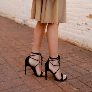Steve Madden Black presidnt lace up heels!